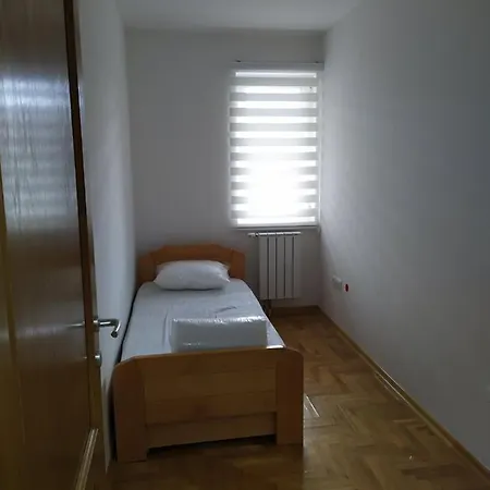 Apartman Nina **** *