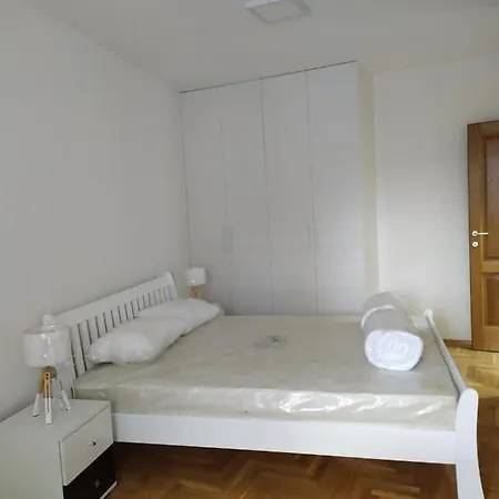Apartman Nina **** Apartment